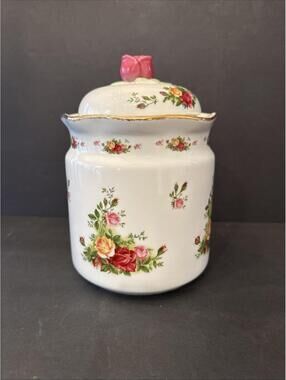 Royal Albert Old Country Roses Canister With Lid Bone China Floral W Gold 8” H
